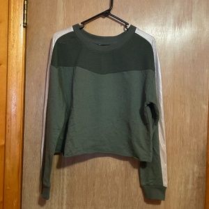 NWOT Daytrip Long sleeve crop sweater size L
